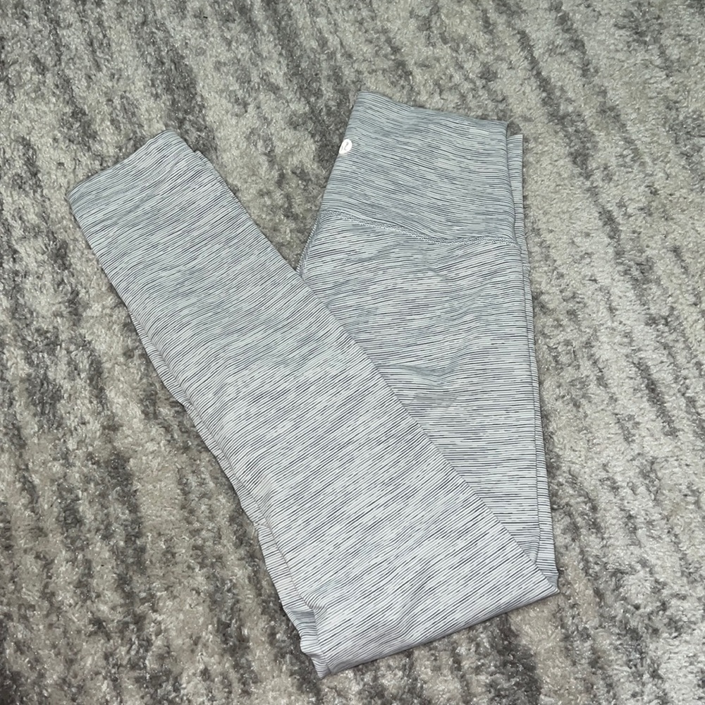 White Lululemon Wunder Train 25 Leggings (size 4)